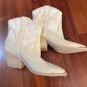 Dolce Vita Nashe Booties Vanilla Nubuck. Size 8.5. Never Worn.